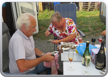 084 Het eten van de oesters (2)