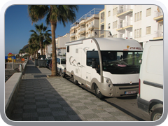 164  Op de boulevard in La Mamola