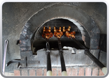 096 Lekker specialiteit van de buurt eten Melkvarken (4)