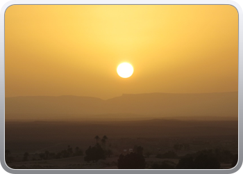 140 Op de drommedaris naar de zonsondergang kijken (37)