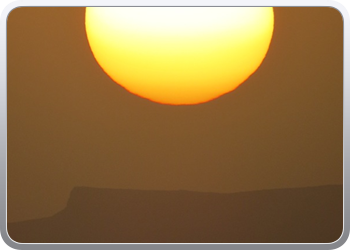 140 Op de drommedaris naar de zonsondergang kijken (40)