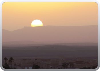 140 Op de drommedaris naar de zonsondergang kijken (44)