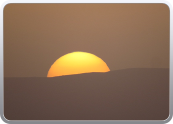 140 Op de drommedaris naar de zonsondergang kijken (46)