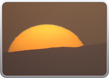 140 Op de drommedaris naar de zonsondergang kijken (47)